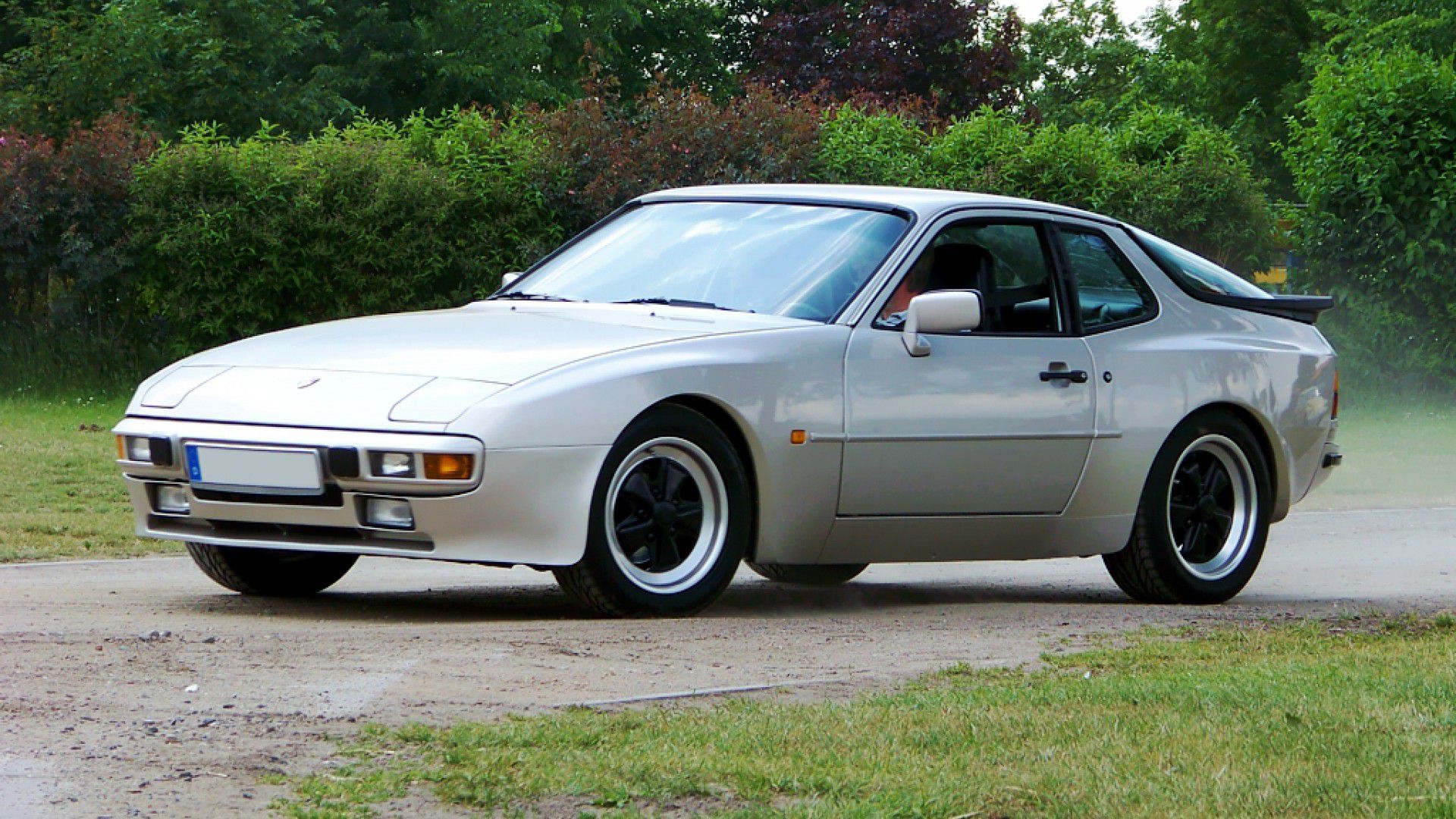 Why you should buy an early Porsche 944 NA (Naturally Aspirated)